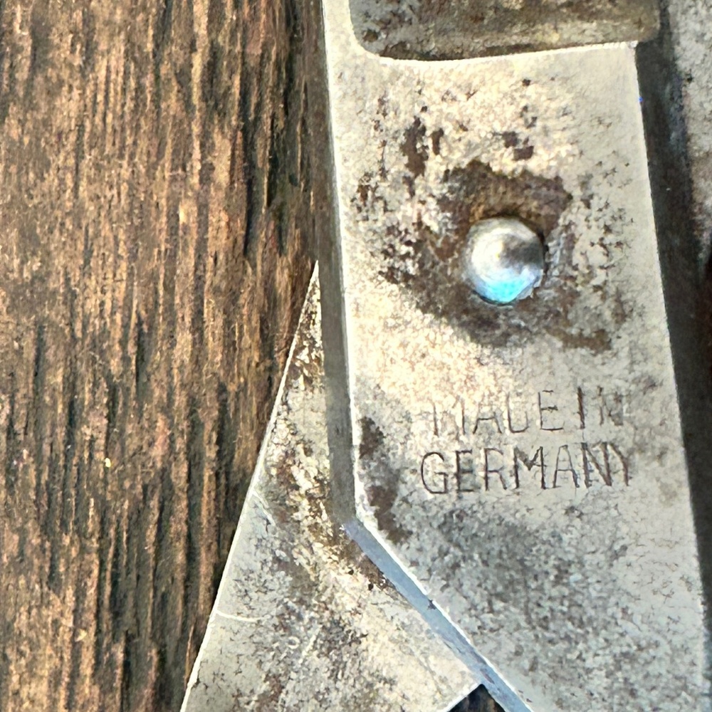 Three Vintage Barber Shears - Picture 6 of 9